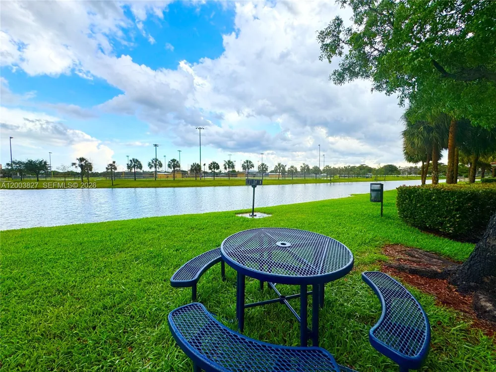 8060 Nob Hill Rd #203 Tamarac, FL 33321