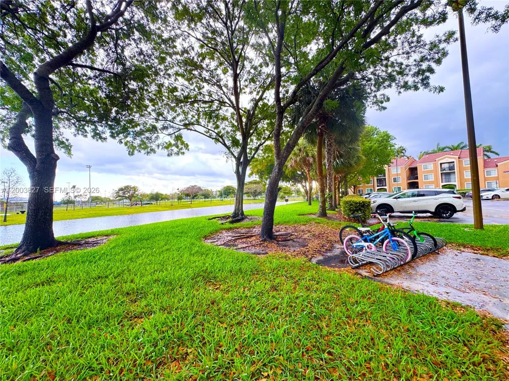 8060 Nob Hill Rd #203 Tamarac, FL 33321