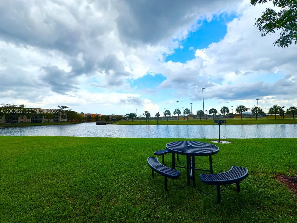 8060 Nob Hill Rd #203 Tamarac, FL 33321