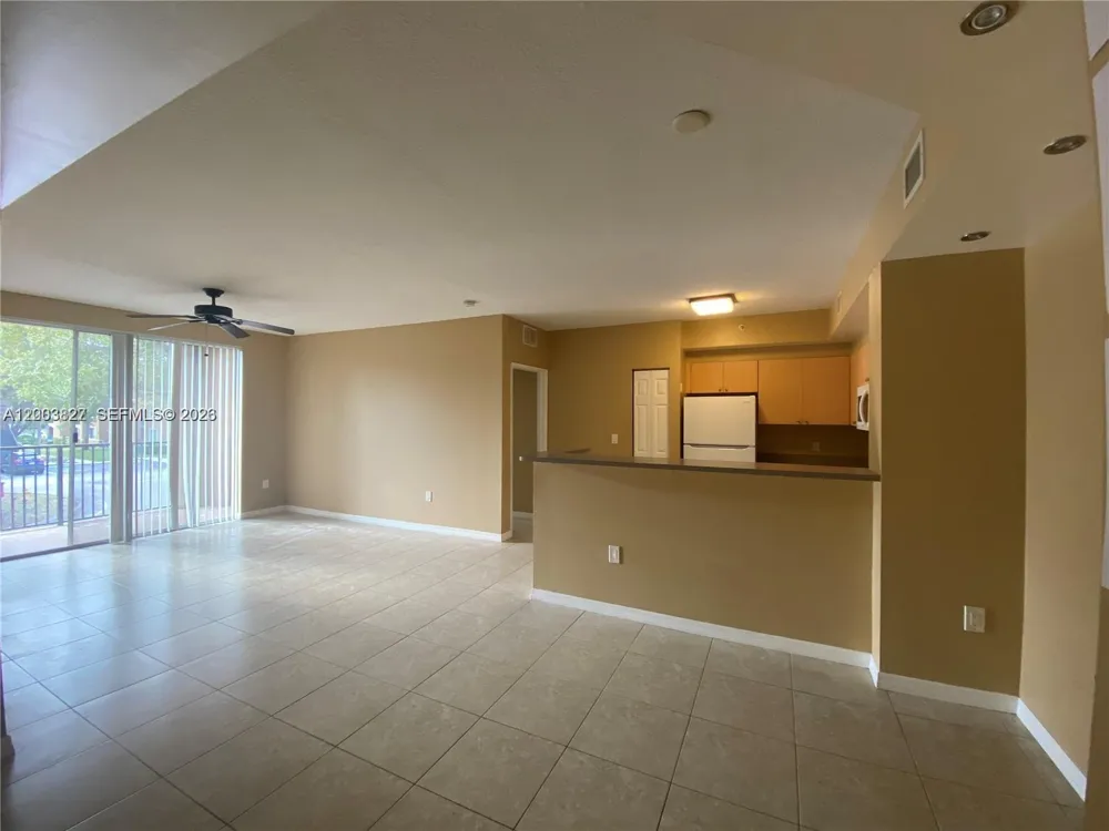 8060 Nob Hill Rd #203 Tamarac, FL 33321