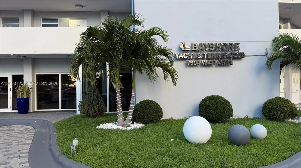 7904 West Dr #PENTHOUSE North Bay Village, FL 33141