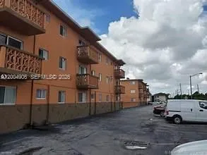 2330 NW 11th St #24 Miami, FL 33125