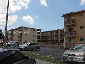 2330 NW 11th St #24 Miami, FL 33125
