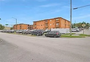 2330 NW 11th St #24 Miami, FL 33125