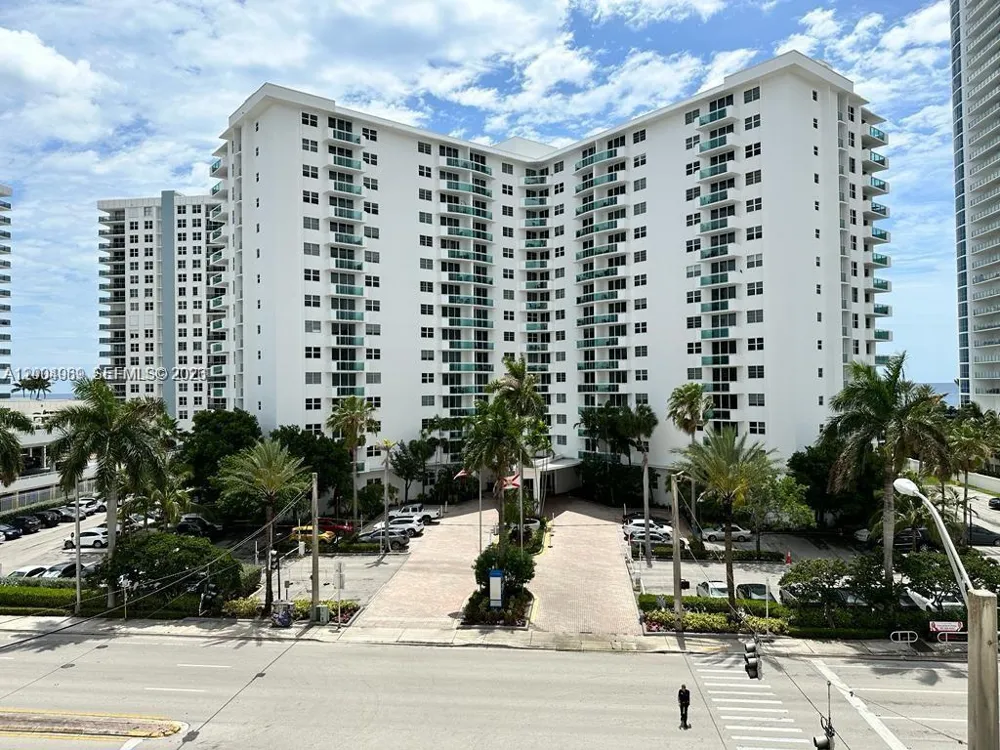3000 S Ocean Dr #414 Hollywood, FL 33019