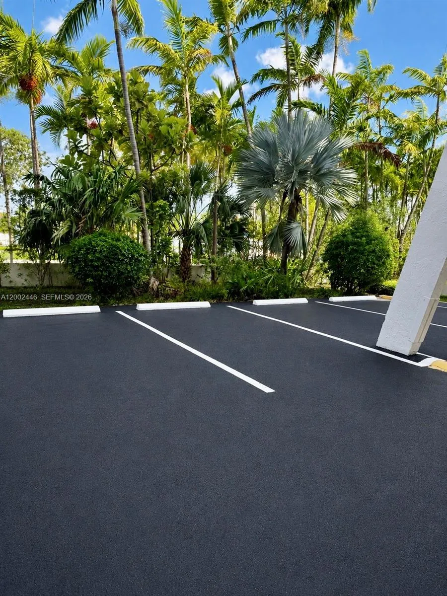 77 Crandon Blvd #3C Key Biscayne, FL 33149