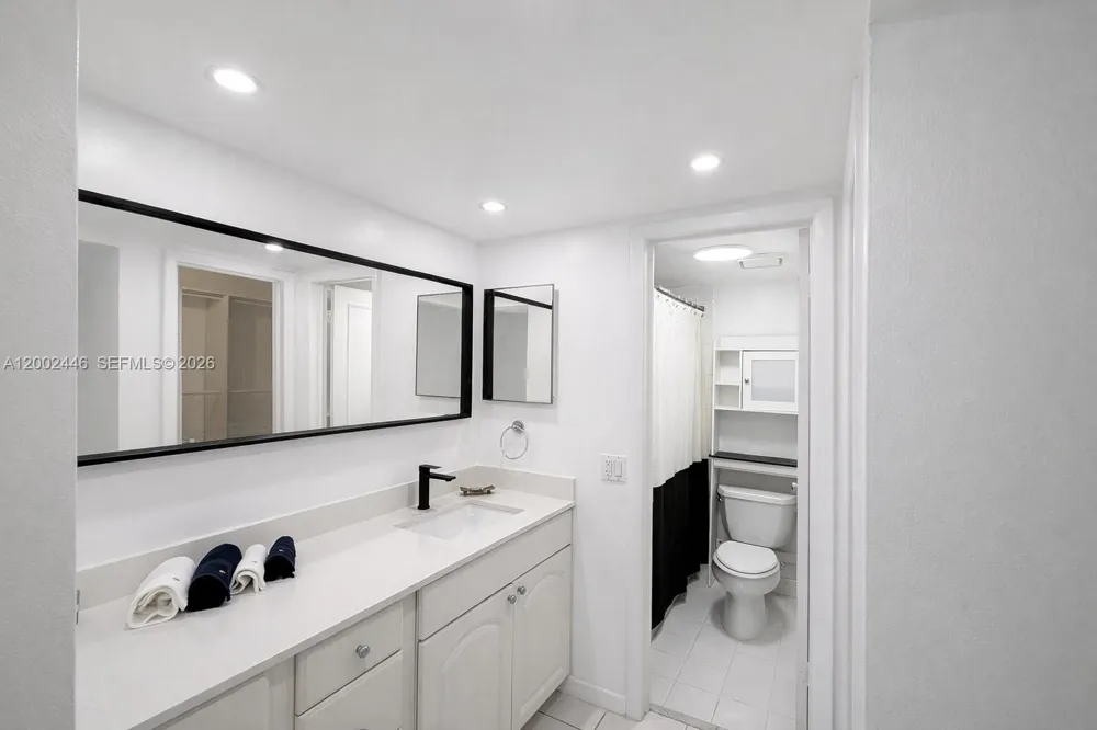 77 Crandon Blvd #3C Key Biscayne, FL 33149