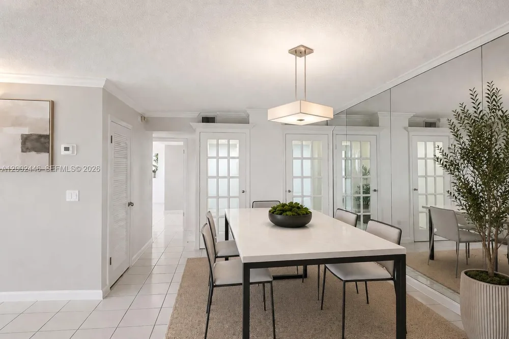 77 Crandon Blvd #3C Key Biscayne, FL 33149