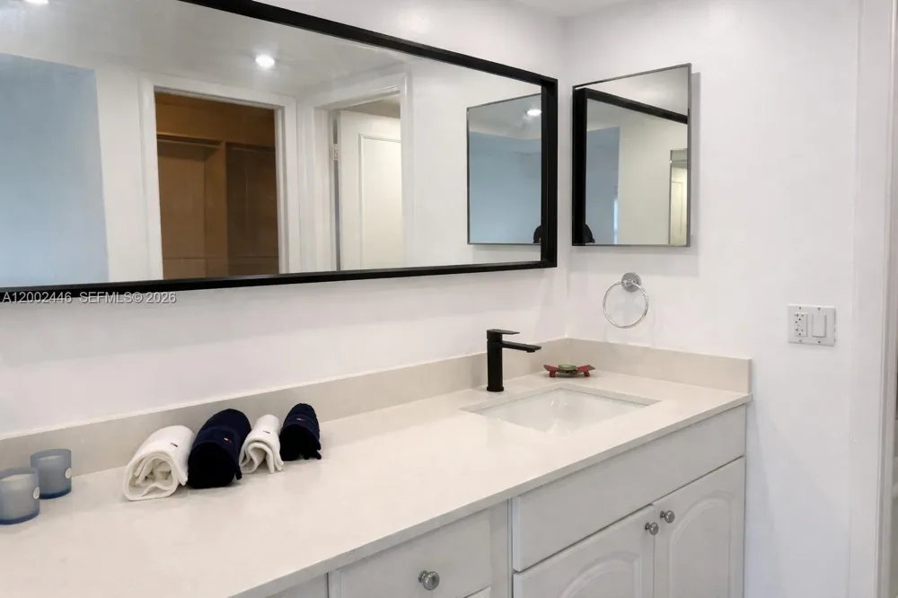 77 Crandon Blvd #3C Key Biscayne, FL 33149