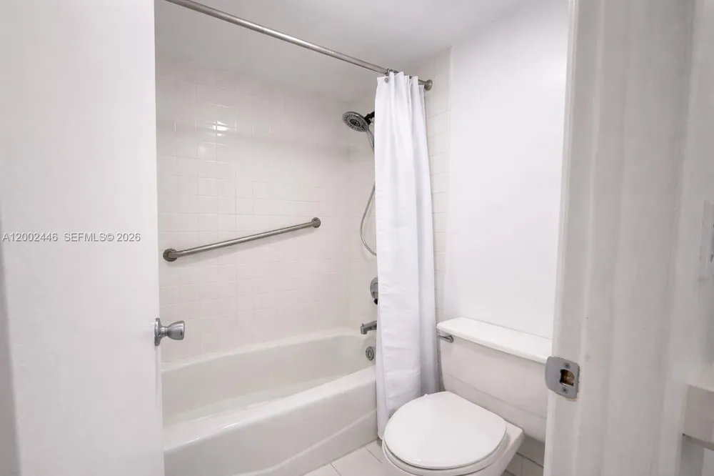 77 Crandon Blvd #3C Key Biscayne, FL 33149