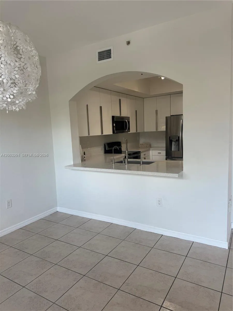 8826 W Flagler St #102 Miami, FL 33174