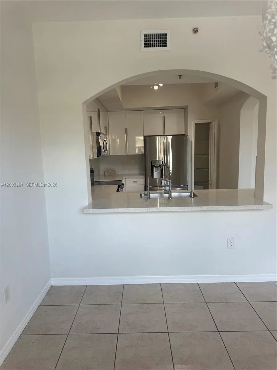 8826 W Flagler St #102 Miami, FL 33174
