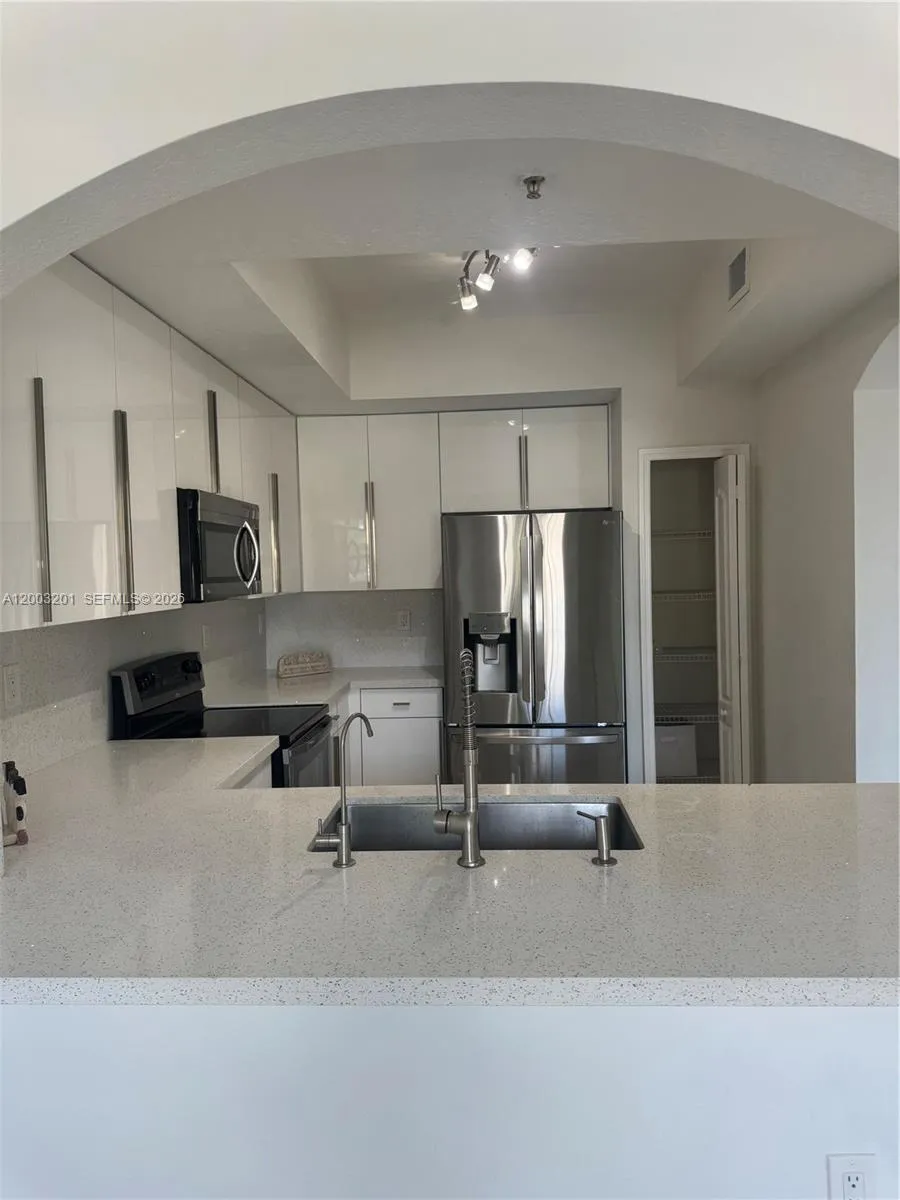 8826 W Flagler St #102 Miami, FL 33174
