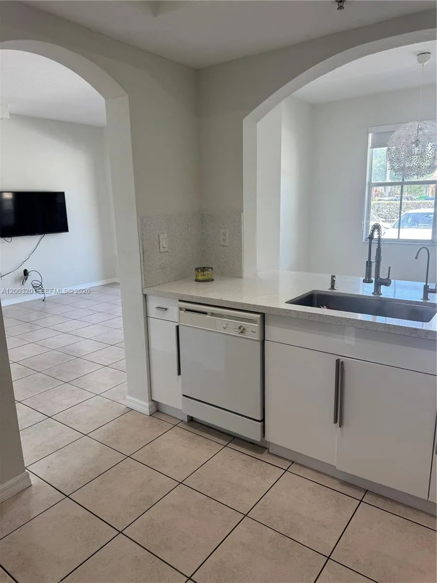 8826 W Flagler St #102 Miami, FL 33174