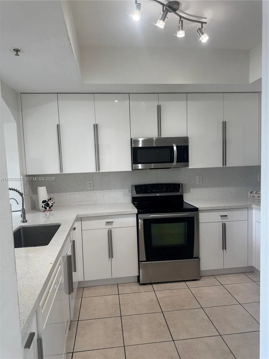 8826 W Flagler St #102 Miami, FL 33174