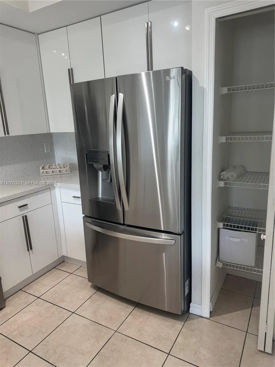 8826 W Flagler St #102 Miami, FL 33174