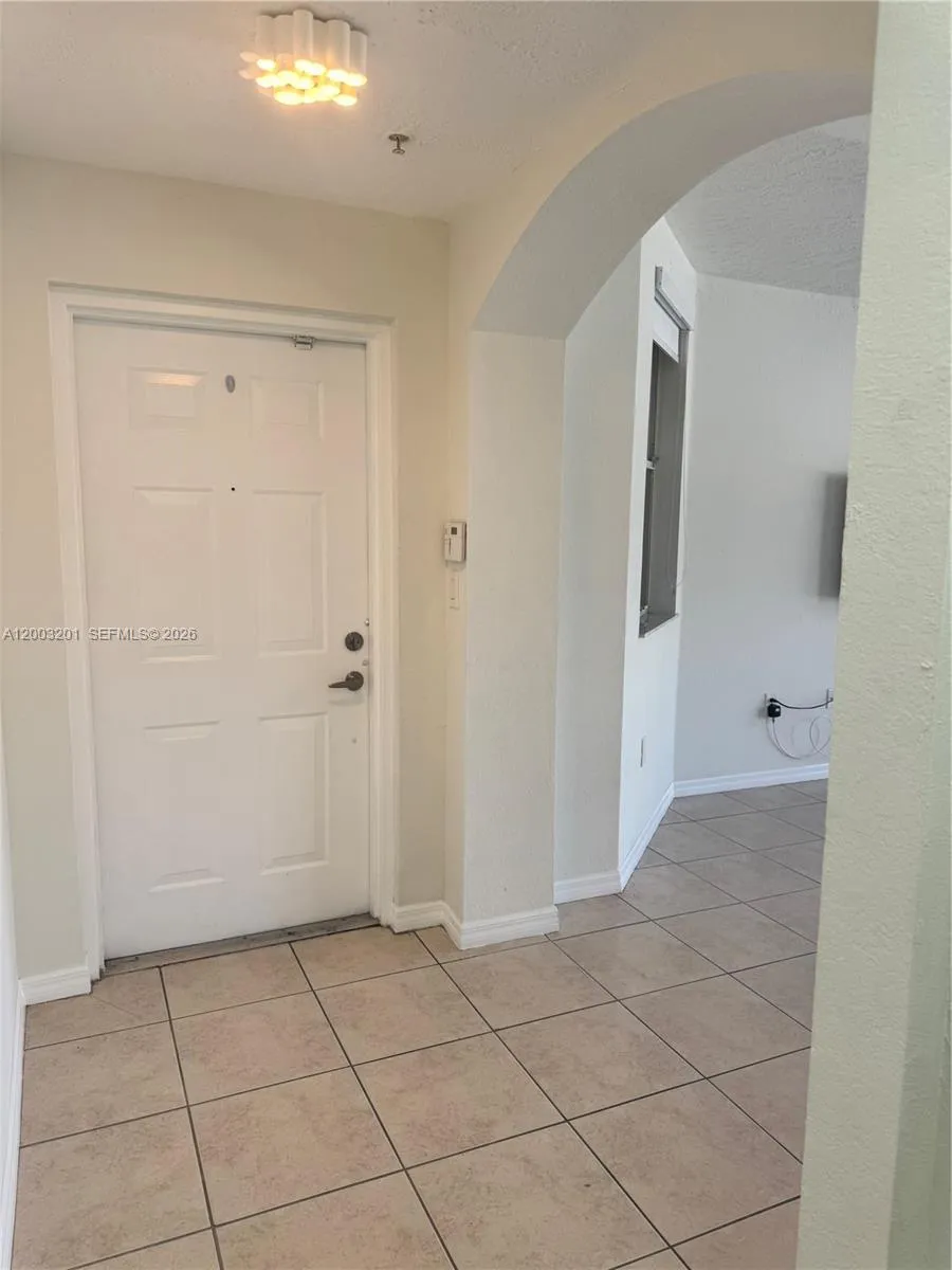 8826 W Flagler St #102 Miami, FL 33174