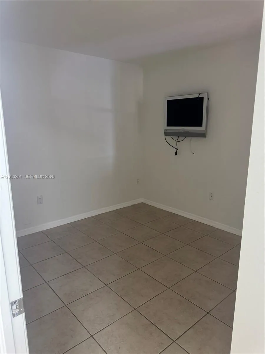 8826 W Flagler St #102 Miami, FL 33174