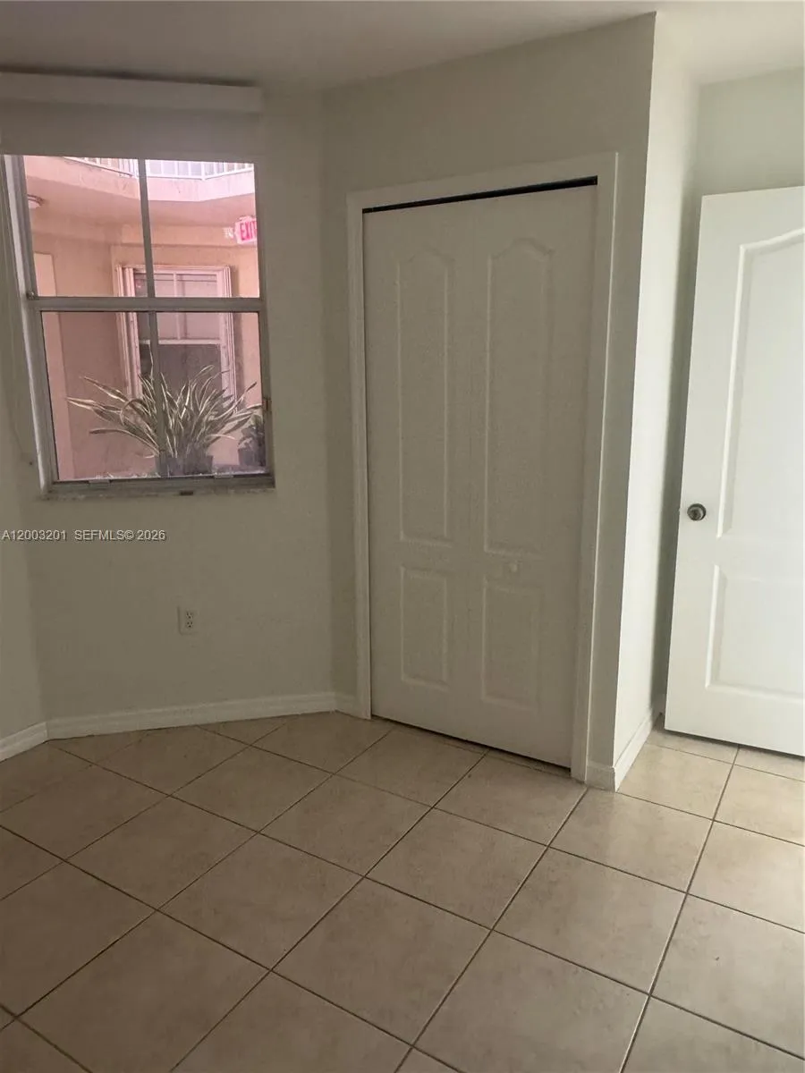 8826 W Flagler St #102 Miami, FL 33174