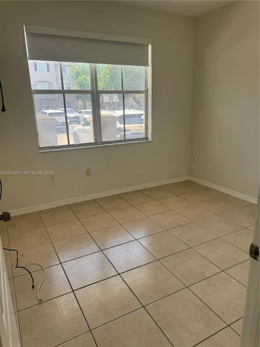 8826 W Flagler St #102 Miami, FL 33174