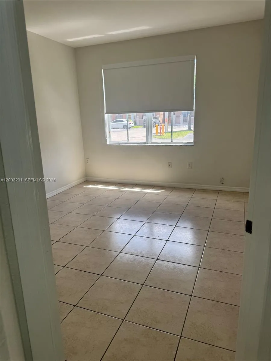 8826 W Flagler St #102 Miami, FL 33174