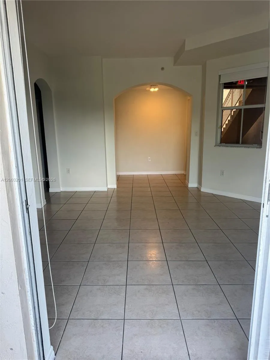 8826 W Flagler St #102 Miami, FL 33174