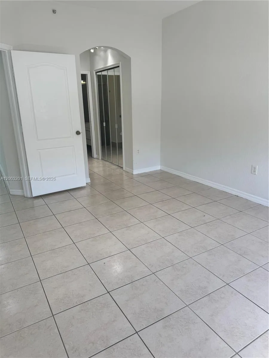 8826 W Flagler St #102 Miami, FL 33174