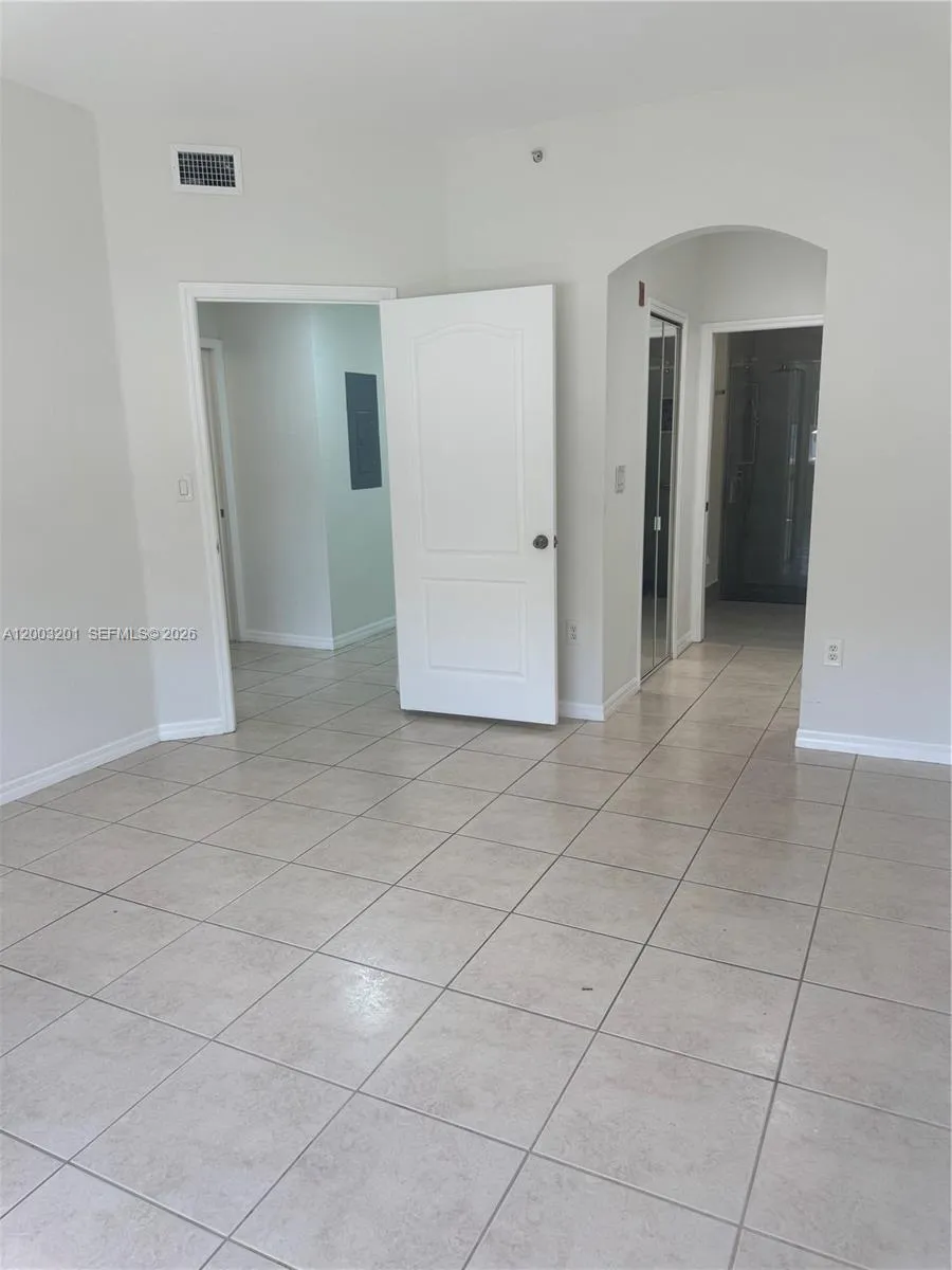 8826 W Flagler St #102 Miami, FL 33174