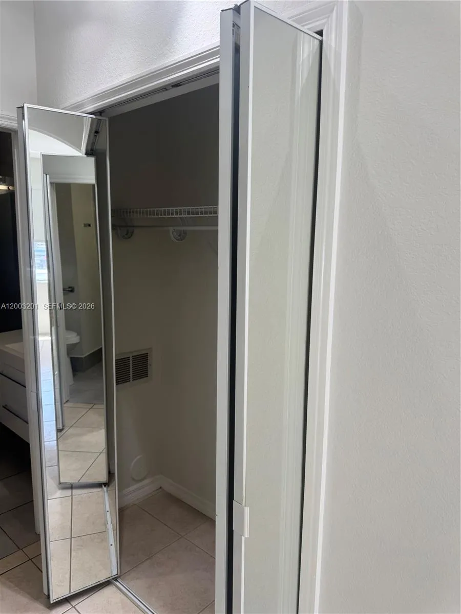 8826 W Flagler St #102 Miami, FL 33174