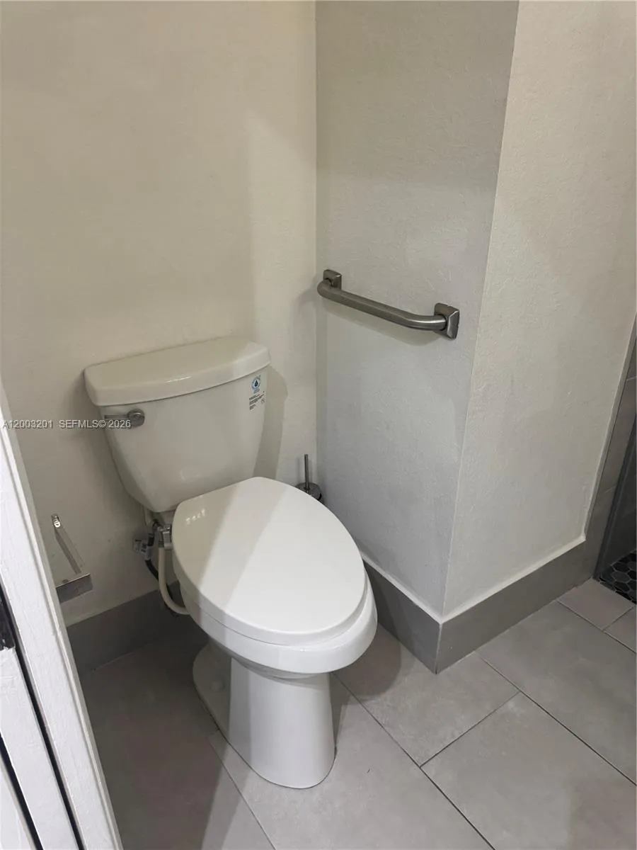 8826 W Flagler St #102 Miami, FL 33174