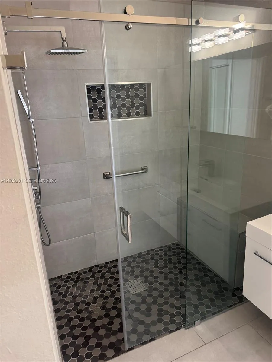 8826 W Flagler St #102 Miami, FL 33174