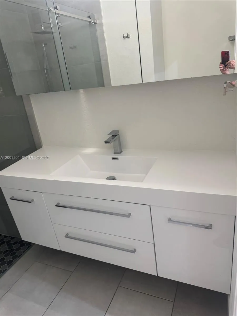 8826 W Flagler St #102 Miami, FL 33174
