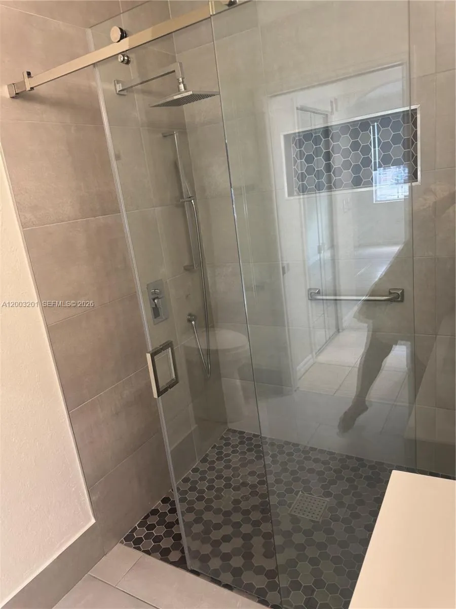 8826 W Flagler St #102 Miami, FL 33174