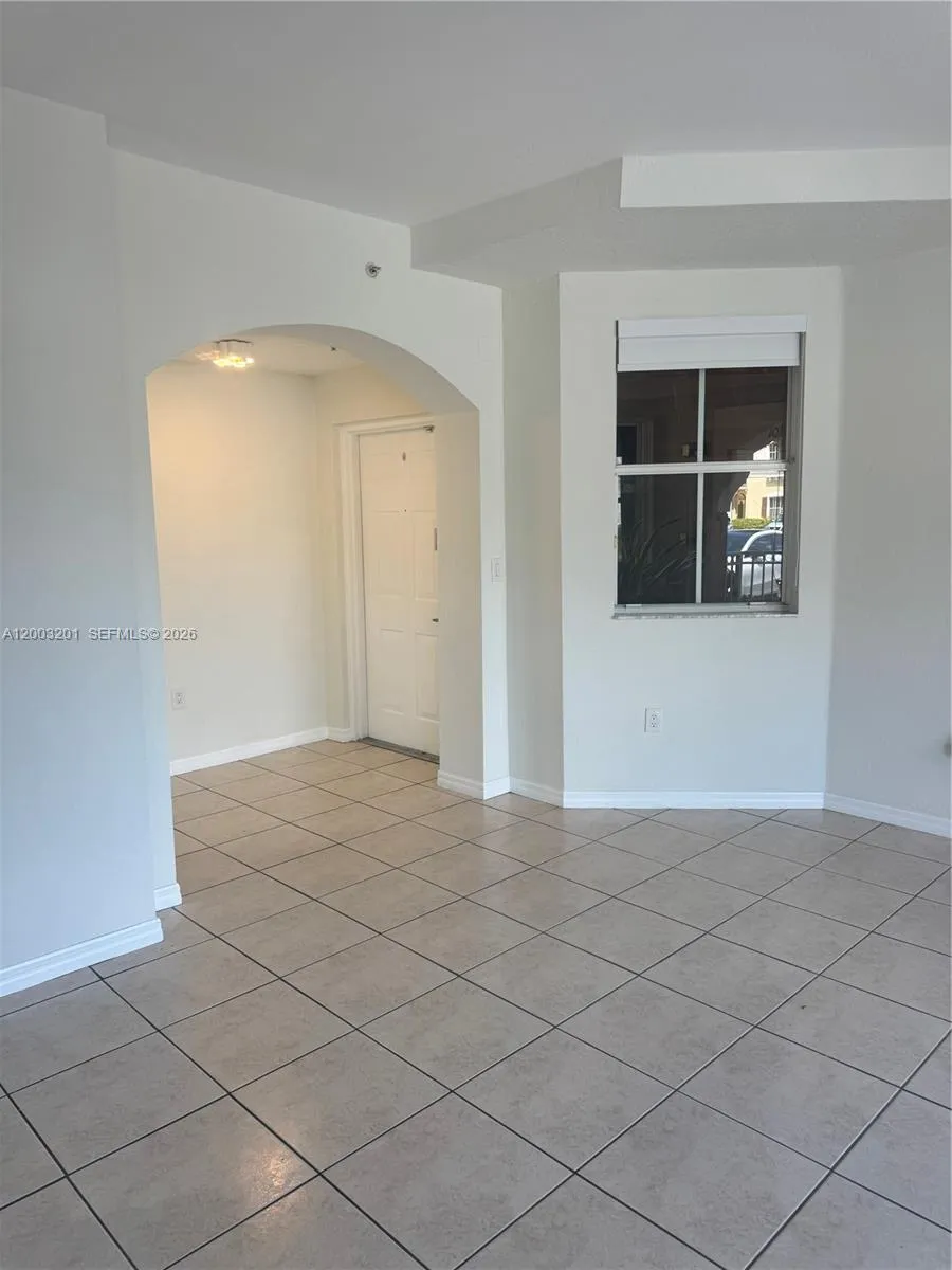 8826 W Flagler St #102 Miami, FL 33174