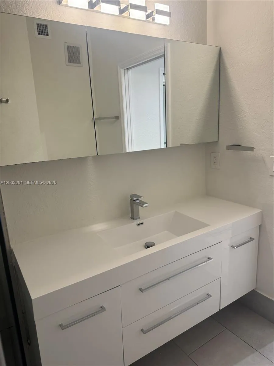 8826 W Flagler St #102 Miami, FL 33174