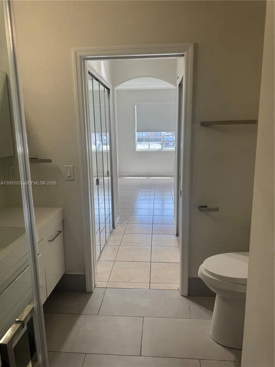 8826 W Flagler St #102 Miami, FL 33174