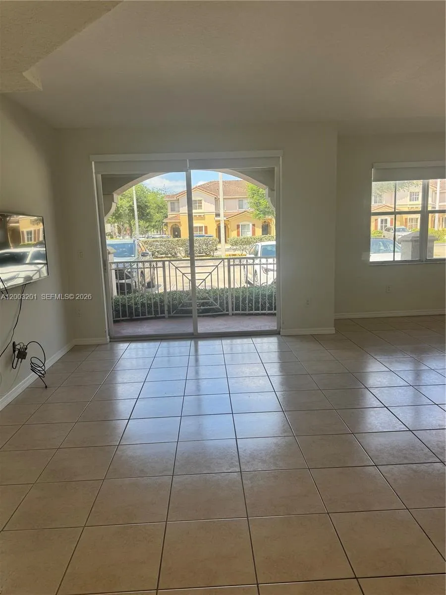 8826 W Flagler St #102 Miami, FL 33174
