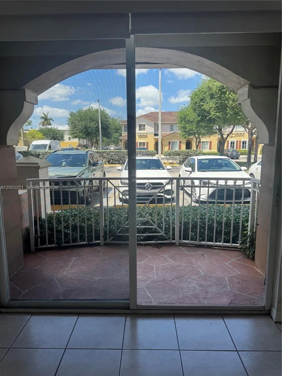 8826 W Flagler St #102 Miami, FL 33174