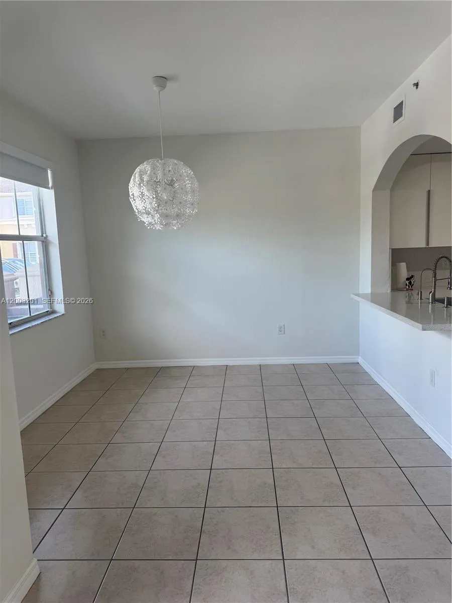 8826 W Flagler St #102 Miami, FL 33174