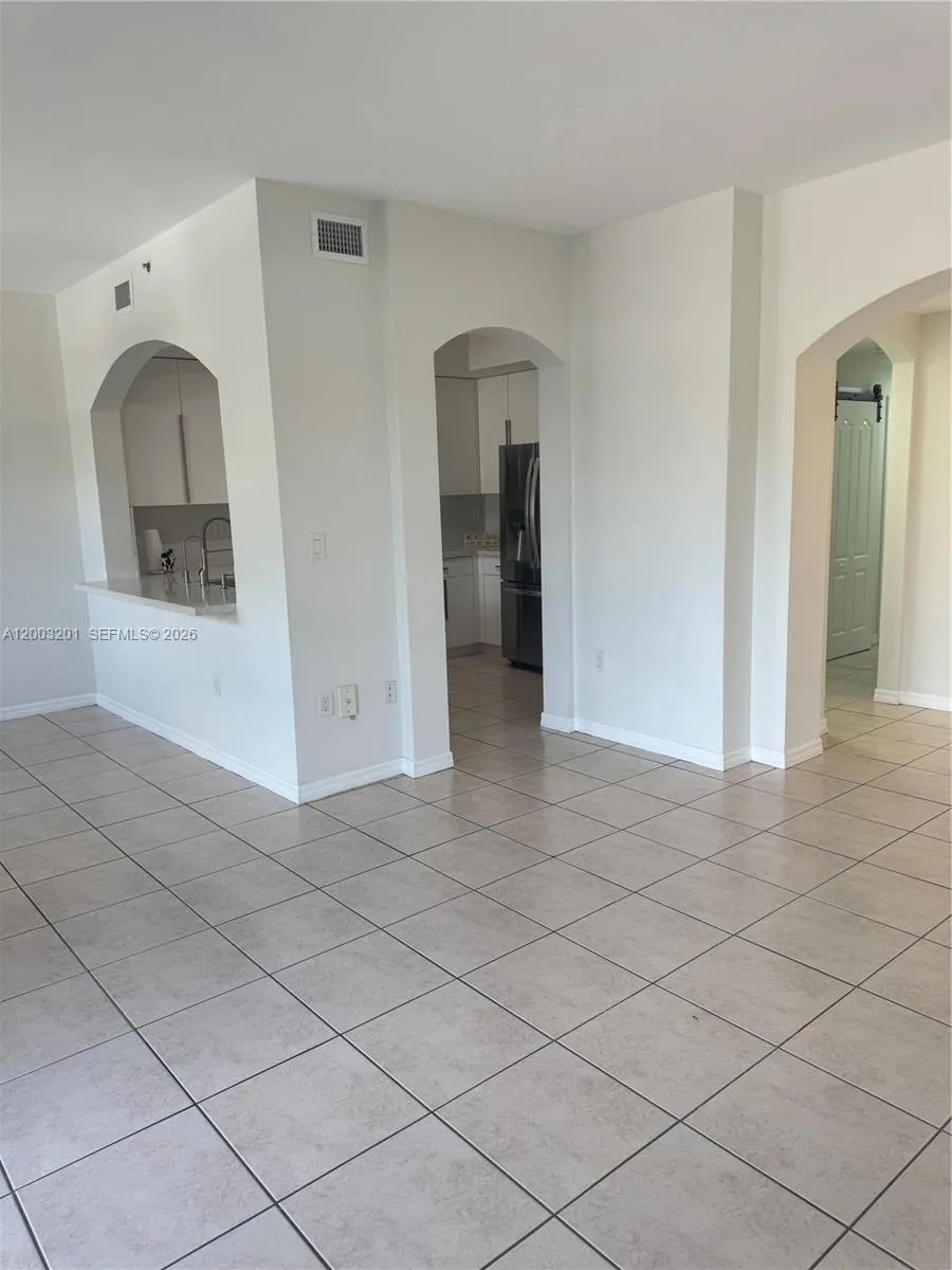 8826 W Flagler St #102 Miami, FL 33174