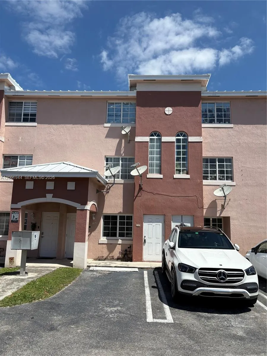 12035 SW 14th St #105 Miami, FL 33184