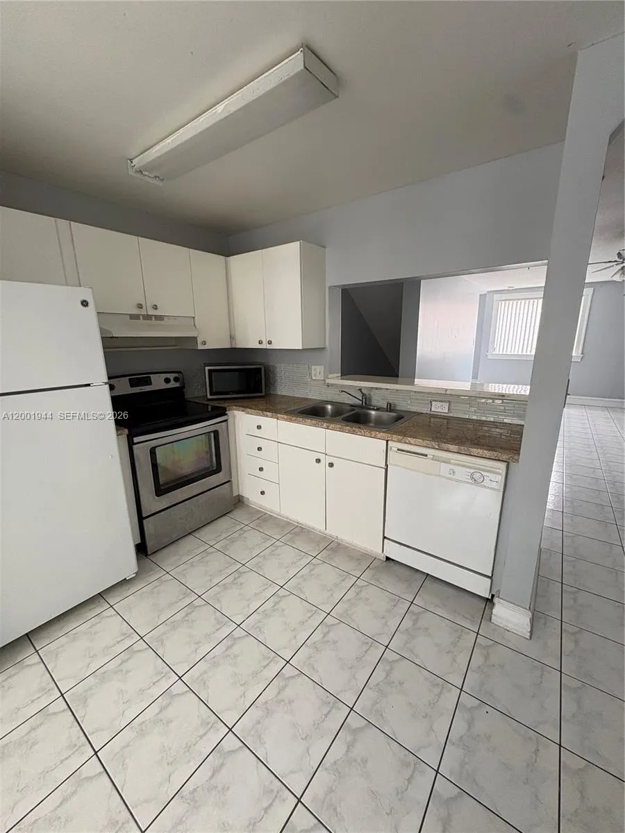 12035 SW 14th St #105 Miami, FL 33184