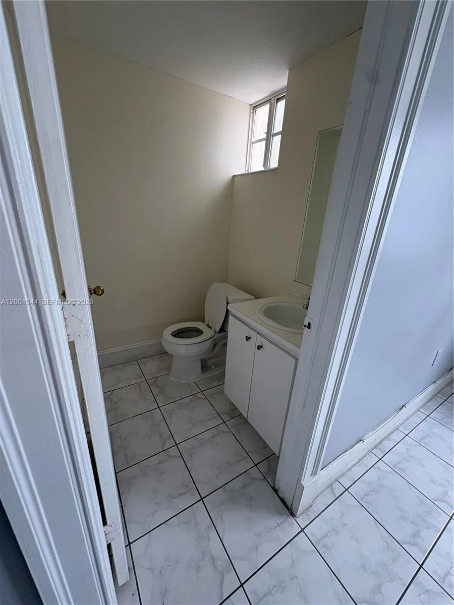 12035 SW 14th St #105 Miami, FL 33184