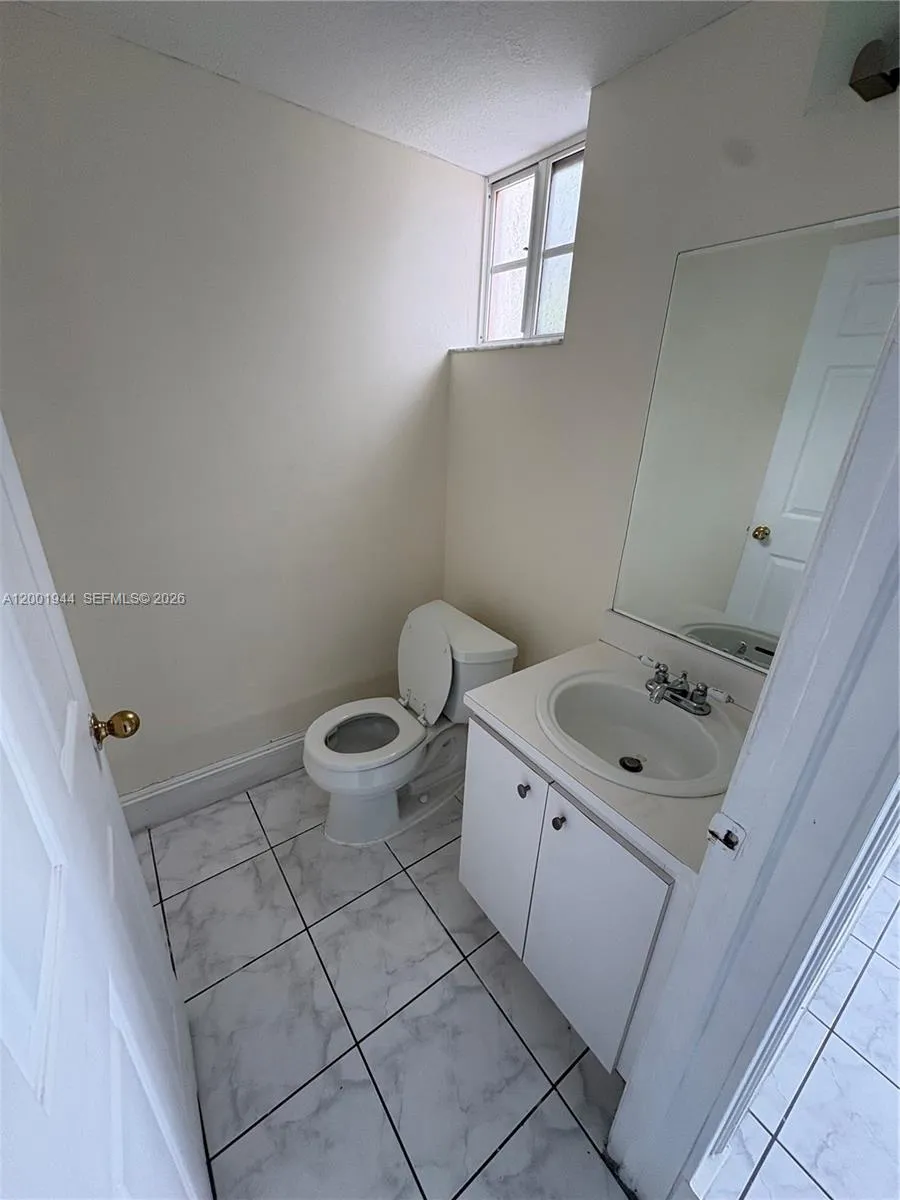 12035 SW 14th St #105 Miami, FL 33184