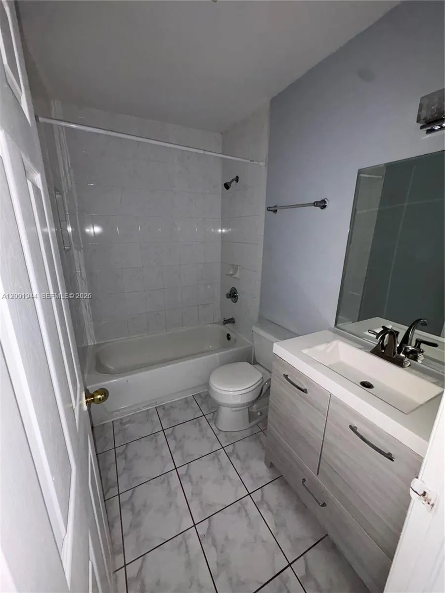 12035 SW 14th St #105 Miami, FL 33184