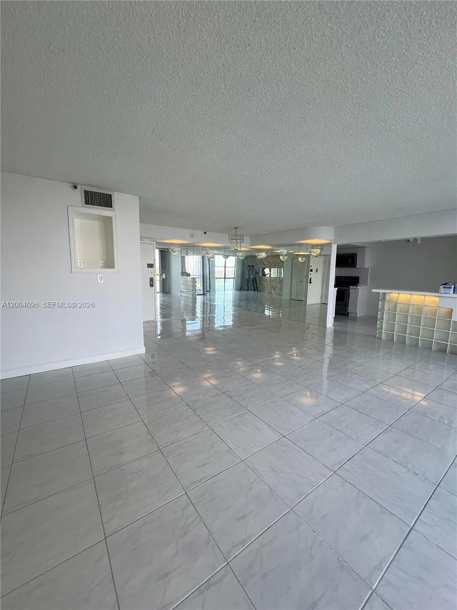 17500 Bay Rd #S907 Sunny Isles Beach, FL 33160