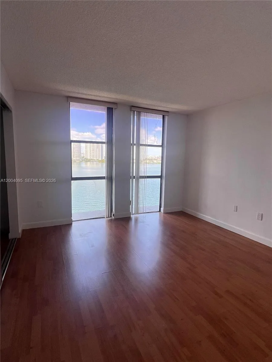 17500 Bay Rd #S907 Sunny Isles Beach, FL 33160