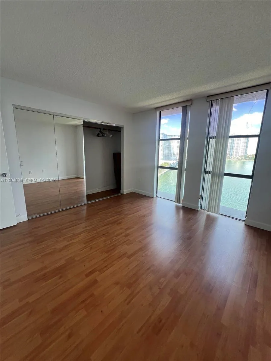17500 Bay Rd #S907 Sunny Isles Beach, FL 33160