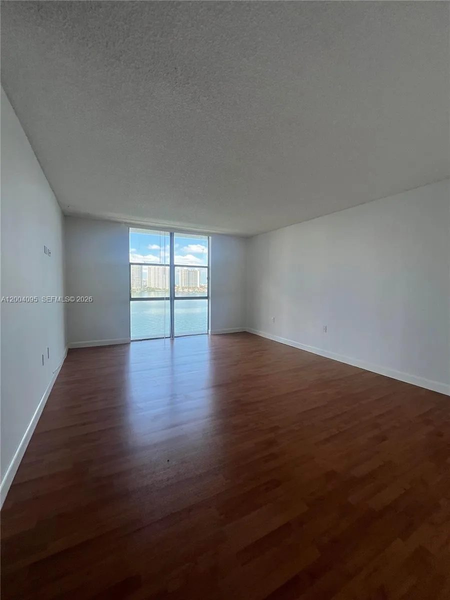 17500 Bay Rd #S907 Sunny Isles Beach, FL 33160