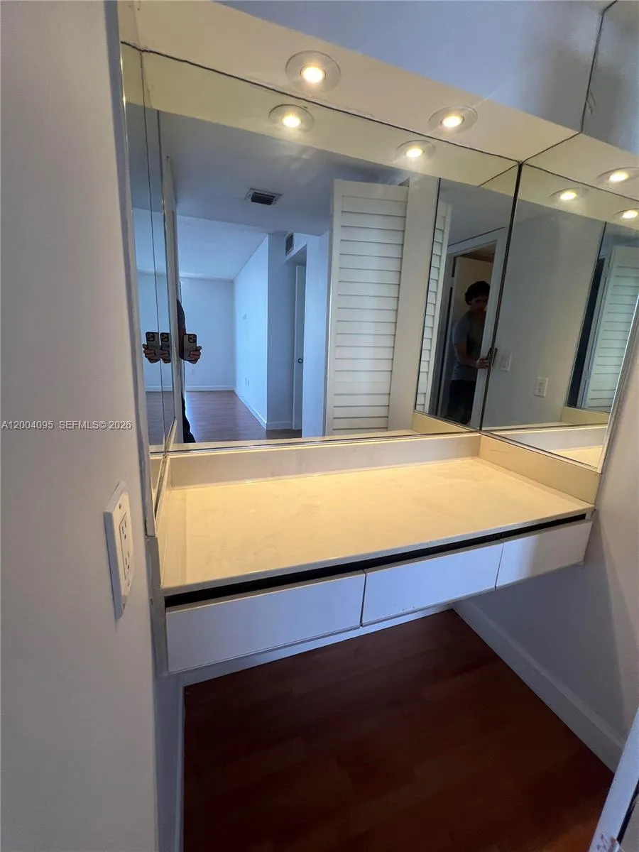 17500 Bay Rd #S907 Sunny Isles Beach, FL 33160